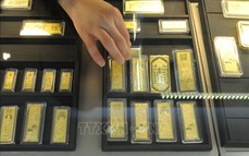 Giá vàng thế giới chạm mức thấp nhất gần ba tuần
