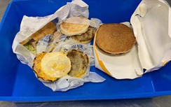 Hành khách bị phạt 1.874 USD vì không khai báo hai cái bánh mì sandwich của McDonald trong hành lý 