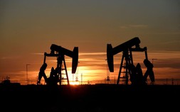 Giá xăng dầu ngày 1/2: Dầu Brent cắt chuỗi giảm