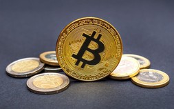Bitcoin biến động mạnh sau nhận xét của ông Jerome Powell