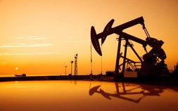 Giá xăng dầu ngày 9/2: Dầu thô kéo dài chuỗi tăng