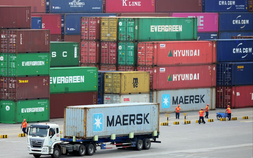 Chứng khoán Trung Quốc: Đặt cược vào sự phục hồi khi container rỗng chất đống tại các cảng