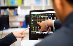 Cổ phiếu ngân hàng 'nổi sóng', VN-Index duy trì sắc xanh