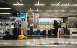 Chi phí ký gửi hành lý của các hãng hàng không Mỹ tăng vọt