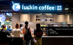 Starbucks tiếp tục thua cuộc trước Luckin trong cuộc chiến chuỗi cà phê ở Trung Quốc