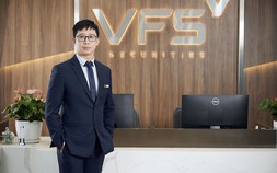 Sau đà tăng của VN-Index, cơ hội nào cho nhà đầu tư trong tháng 8?