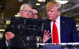 Tổng thống Donald Trump tuyên bố sẽ áp thuế 100% với chip bán dẫn