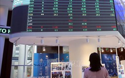 Hơn 1,8 tỷ USD chảy vào chứng khoán, VN-Index lại phá đỉnh lịch sử