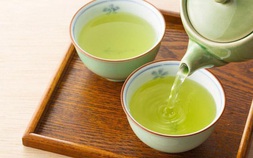 Uống nước chè xanh vào buổi sáng có tác dụng gì?