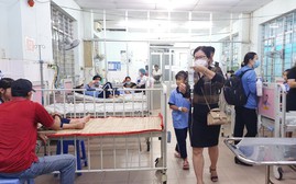 16 học sinh ở Tiền Giang nhập viện cấp cứu sau khi ăn bánh, dưa hấu, uống sữa