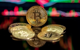 Bitcoin giảm nhẹ, thị trường tiền điện tử ngập sắc đỏ