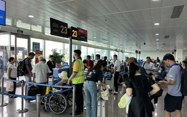 Giá vé cao, sân bay Tân Sơn Nhất dịp 30/4 chỉ đón khoảng 120.000 khách/ngày