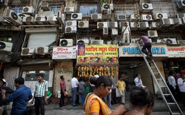 Nắng nóng kỷ lục, dân Ấn Độ tăng cường sử dụng than