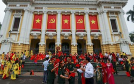 Phố phường Hà Nội rực rỡ mừng ngày Thống nhất non sông