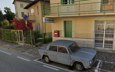 Một chiếc ô tô đậu 47 năm ở cùng một vị trí trên đường phố Ý trở thành một 'tượng đài'