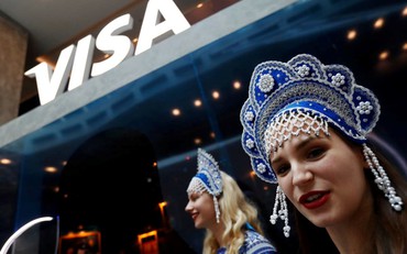 Visa và Mastercard thông báo dừng giao dịch với Nga