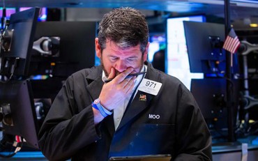Dow Jones giảm hơn 800 điểm, xuống mức thấp nhất trong hơn một năm 