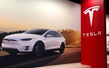 Các nhà máy sản xuất ô tô mới của Tesla 'lỗ hàng tỷ USD'