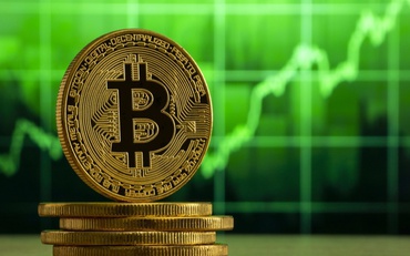 Sau một tháng 'tắm máu', Bitcoin vượt mốc 24.000 USD lần đầu tiên 