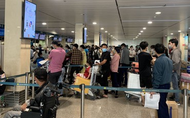 Cục Hàng không lên tiếng vụ các hãng bay thu phí ưu tiên làm thủ tục nhanh tại sân bay