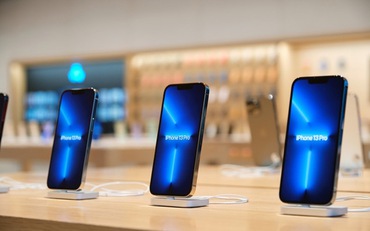 Apple lần đầu phải giảm giá iPhone để kích cầu