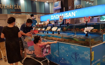 Nhiều loại thủy hải sản giảm giá