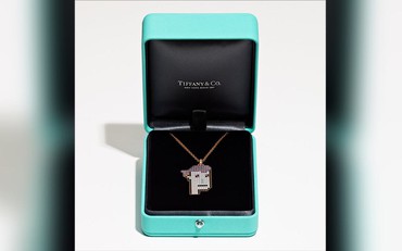 Tiffany bán mặt dây chuyền Cryptopunk 'NFTiff' với giá 50.000 USD mỗi chiếc
