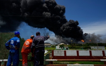Cháy dữ dội tại kho dầu ở cảng Cuba, khói đen lan tới thủ đô La Habana