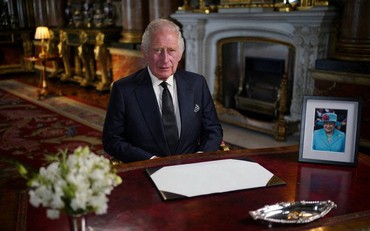 Vua Charles III hứa 'phụng sự suốt đời' trong bài phát biểu đầu tiên của mình