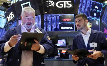Chứng khoán Mỹ lao dốc, Dow Jones mất hơn 500 điểm