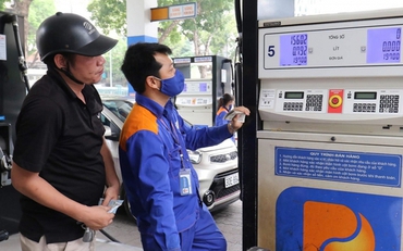 Bộ Tài chính đề xuất giảm 50% thuế tiêu thụ đặc biệt, thuế giá trị gia tăng với xăng, dầu