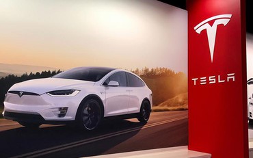 Tesla triệu hồi 1,1 triệu xe vì lỗi cửa sổ