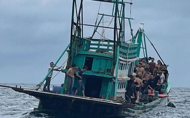 Tàu chở người Trung Quốc bị chìm ngoài khơi Campuchia, hơn 20 người mất tích
