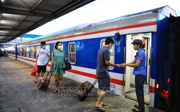 Tàu khách Thống Nhất tạm dừng khai thác để tránh bão Noru