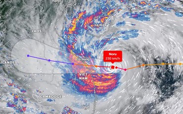 Siêu bão Noru tiến sát đất liền với sức gió 150 km/h, miền Trung mưa xối xả