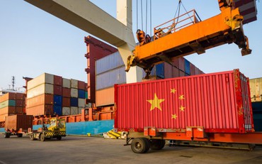 Cước vận chuyển container từ Trung Quốc sang ASEAN giảm mạnh, nên vui hay buồn?