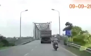 Khẩn trương khắc phục sự cố sập nhịp cầu Phong Châu
