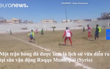 Trận bóng đá đầu tiên ở nơi từng là bãi hành quyết của IS