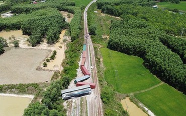 Lật tàu ở Quảng Trị, đường sắt Bắc - Nam tê liệt nhiều giờ