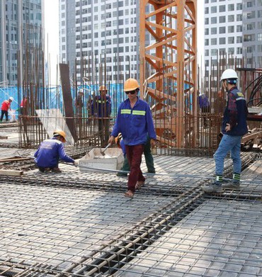 Chủ đầu tư, nhà thầu 'oằn lưng' với giá vật liệu