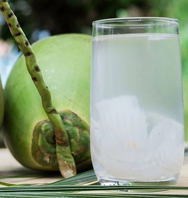 Nước dừa tốt nhưng đại kỵ với 3 nhóm người này