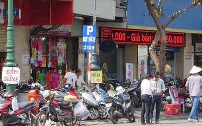 Giữ xe giá "chặt chém" tại trung tâm Sài Gòn