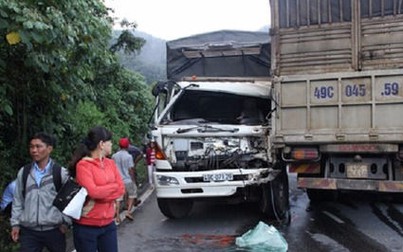 Tai nạn liên hoàn trên đèo Bảo Lộc: Xe rơi xuống vực, xe đâm vách núi