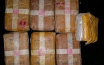Bắt 2 người Lào tuồn 41.000 viên ma túy vào Việt Nam