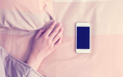Thêm 1 phút xem điện thoại trước khi đi ngủ, tác hại không ngờ