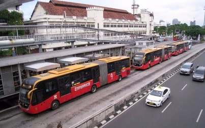 Jakarta: đi xe buýt nhanh hơn taxi