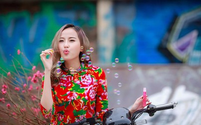 Khánh Ngân The Face diện áo dài "chăn con công" đón năm mới