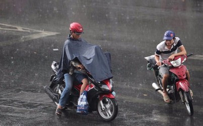 Mưa lớn ngày đầu năm, người Sài Gòn bất ngờ