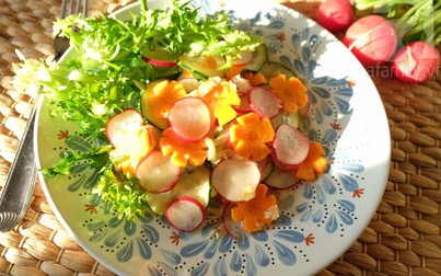 15 phút có ngay món salad củ cải đỏ đem lại may mắn cả năm