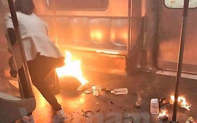 Hong Kong: Hành khách phóng hỏa, cố tự thiêu trên tàu điện ngầm